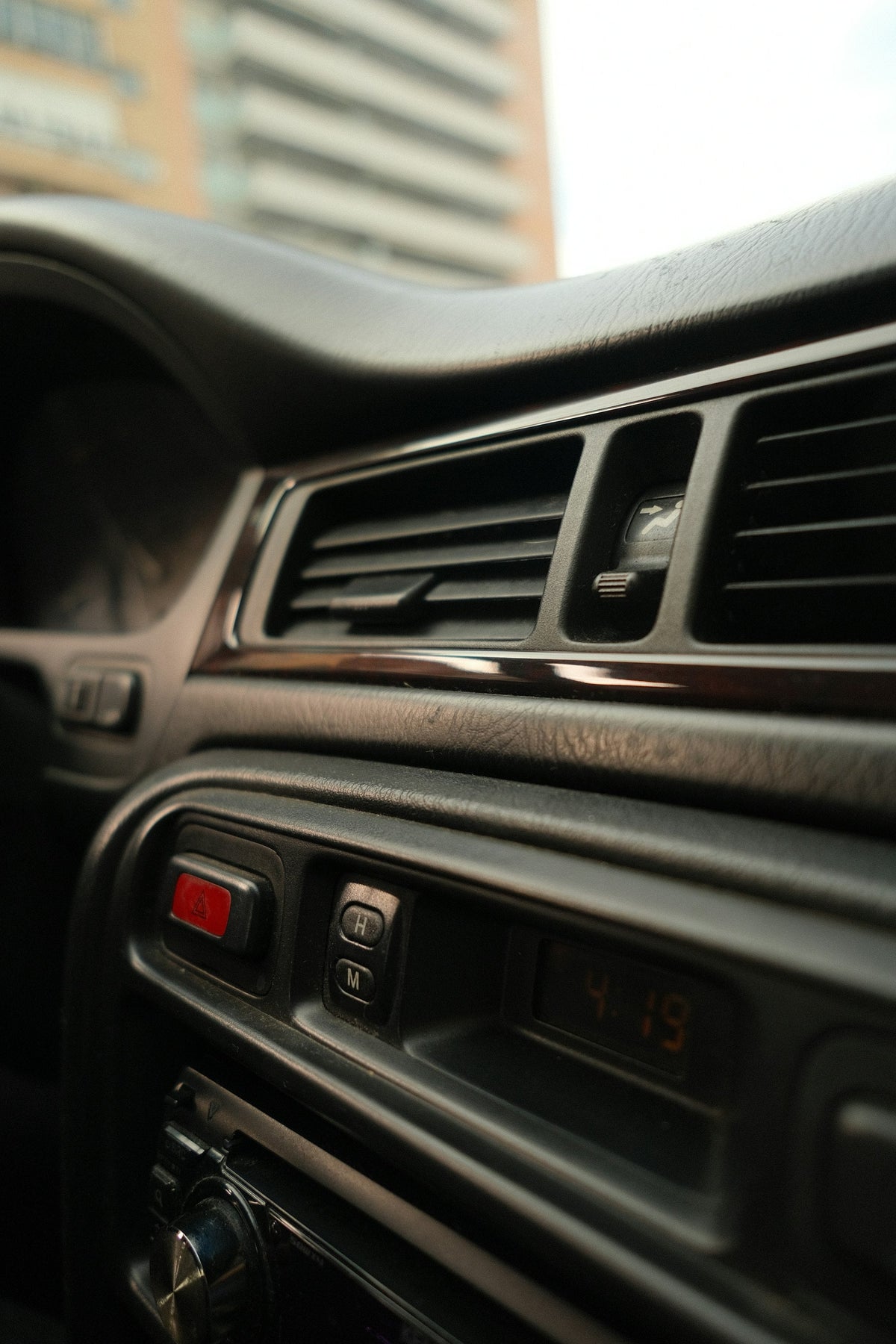 Dashboard van een auto: context voor espresso onderweg zonder stopcontact